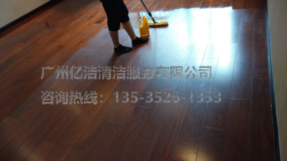 夏季可以給廣州地板打蠟？